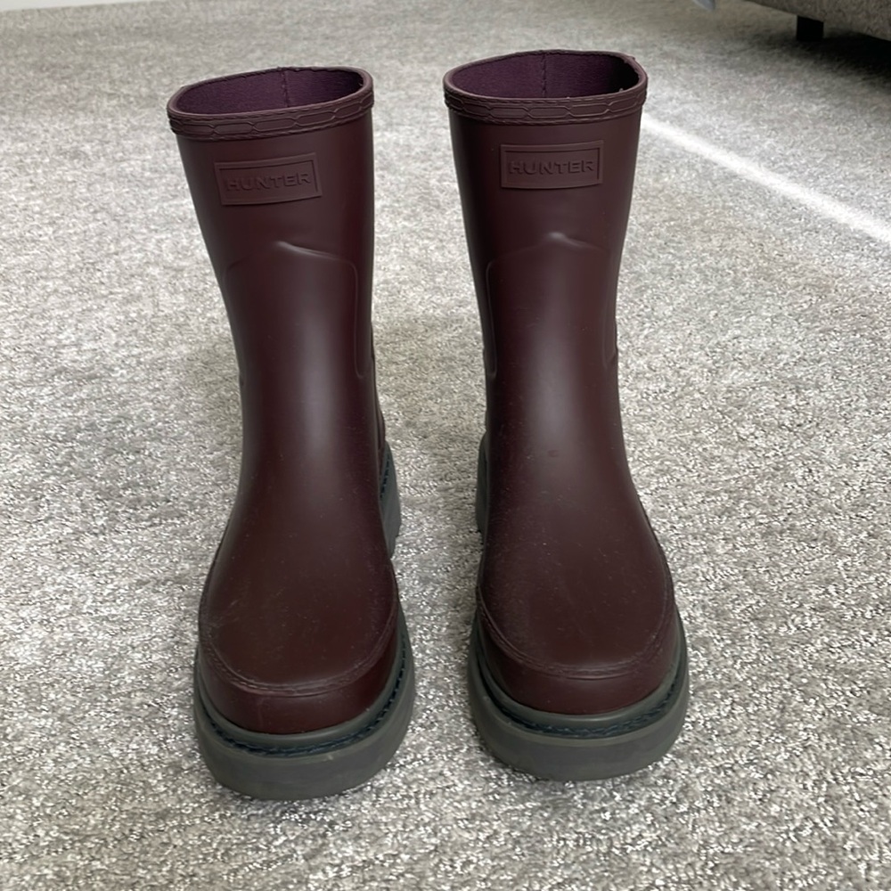 NWOT - Hunter Refined Stitch Waterproof Chelsea Boots Size 7